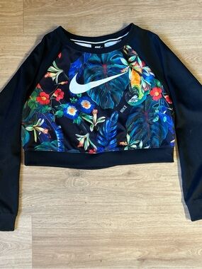 Nike Black and White Logo Crewneck Sweatshirt
